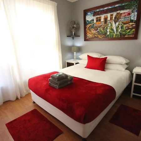 Saltycrax Backpackers And Surf Hostel By Curiocity Bloubergstrand Luaran gambar