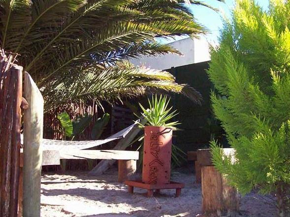 Saltycrax Backpackers And Surf Hostel By Curiocity Bloubergstrand Luaran gambar