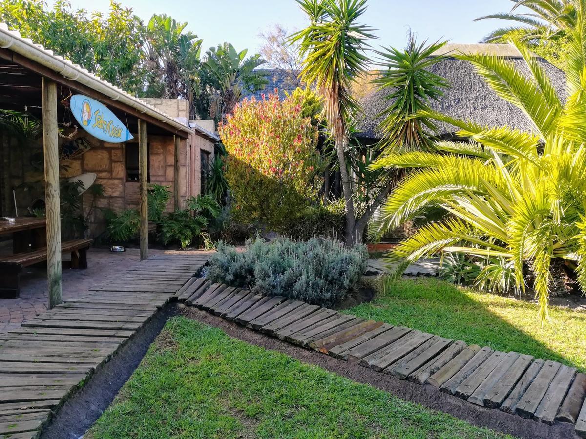 Saltycrax Backpackers And Surf Hostel By Curiocity Bloubergstrand Luaran gambar