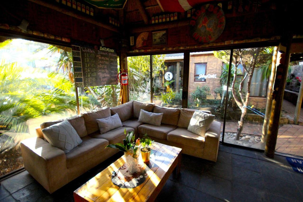 Saltycrax Backpackers And Surf Hostel By Curiocity Bloubergstrand Luaran gambar