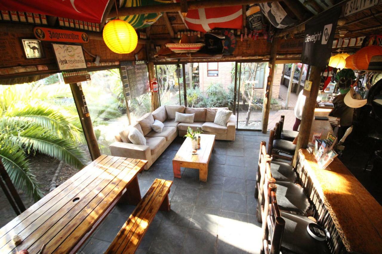 Saltycrax Backpackers And Surf Hostel By Curiocity Bloubergstrand Luaran gambar