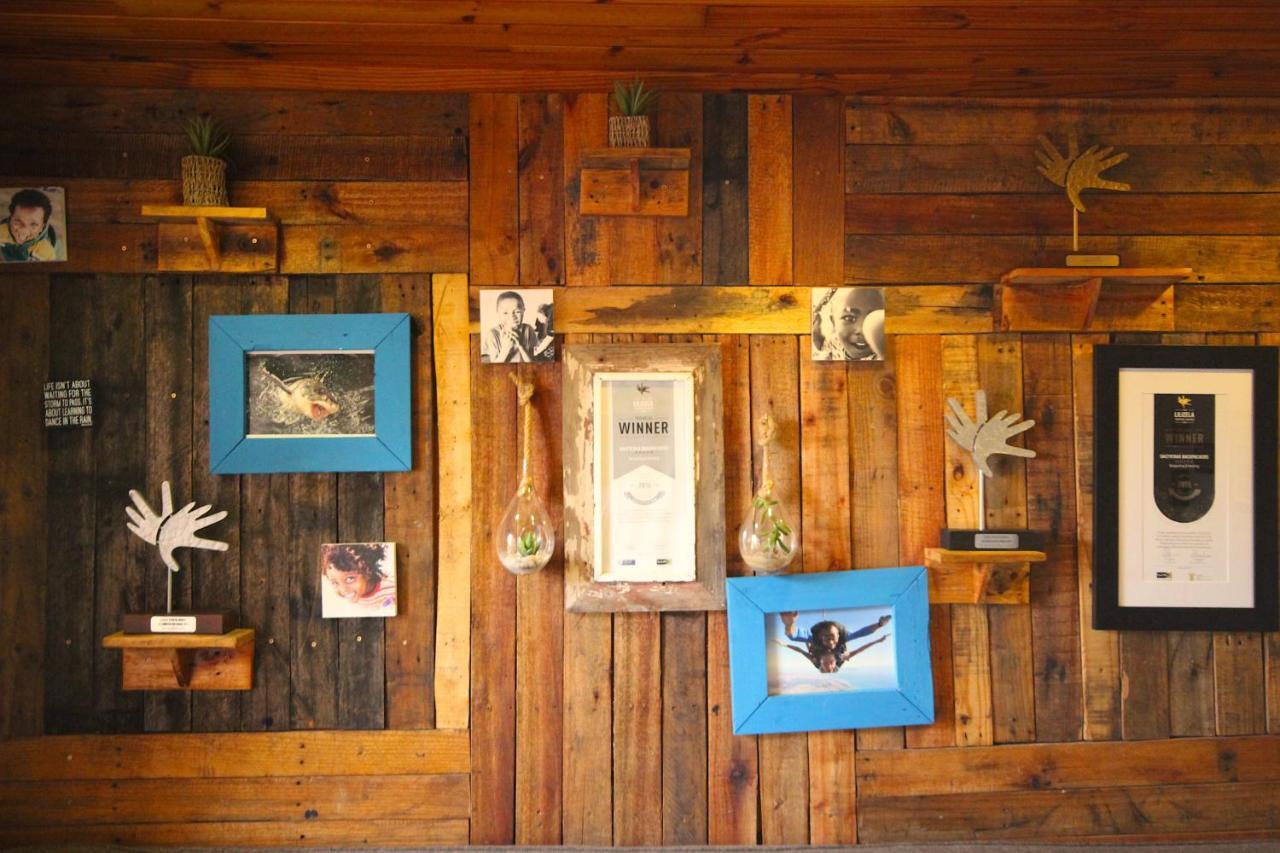 Saltycrax Backpackers And Surf Hostel By Curiocity Bloubergstrand Luaran gambar