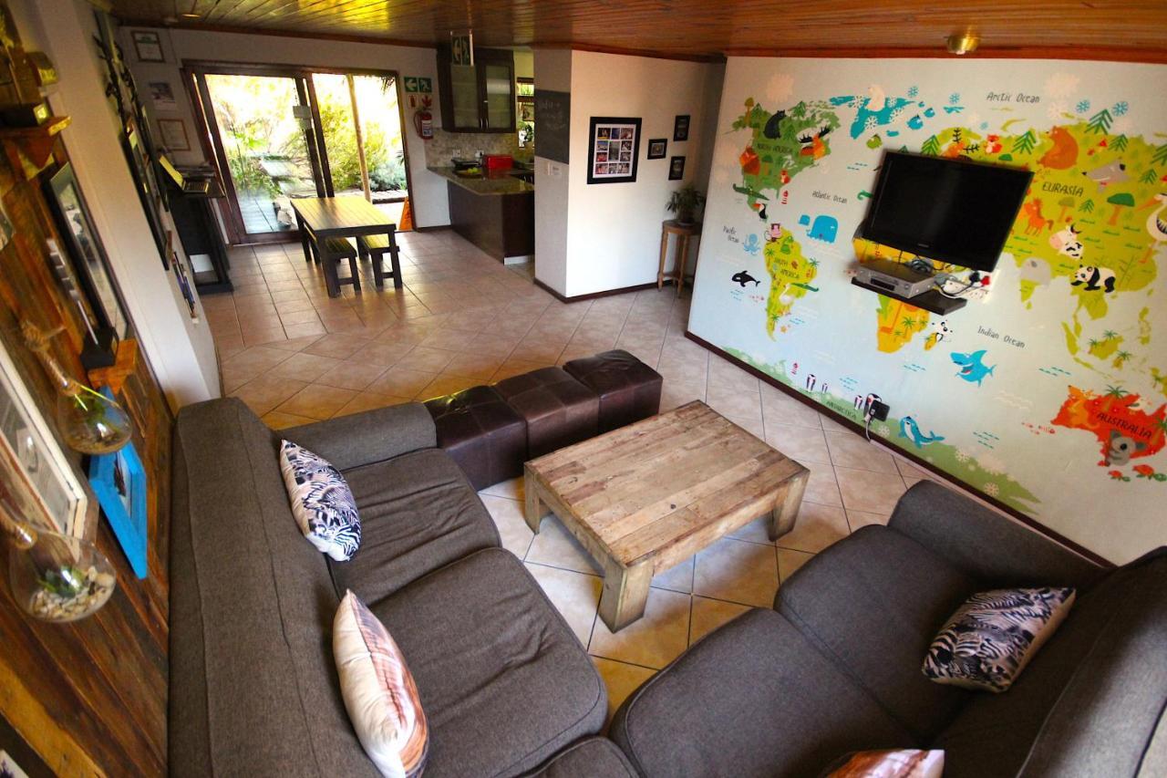 Saltycrax Backpackers And Surf Hostel By Curiocity Bloubergstrand Luaran gambar