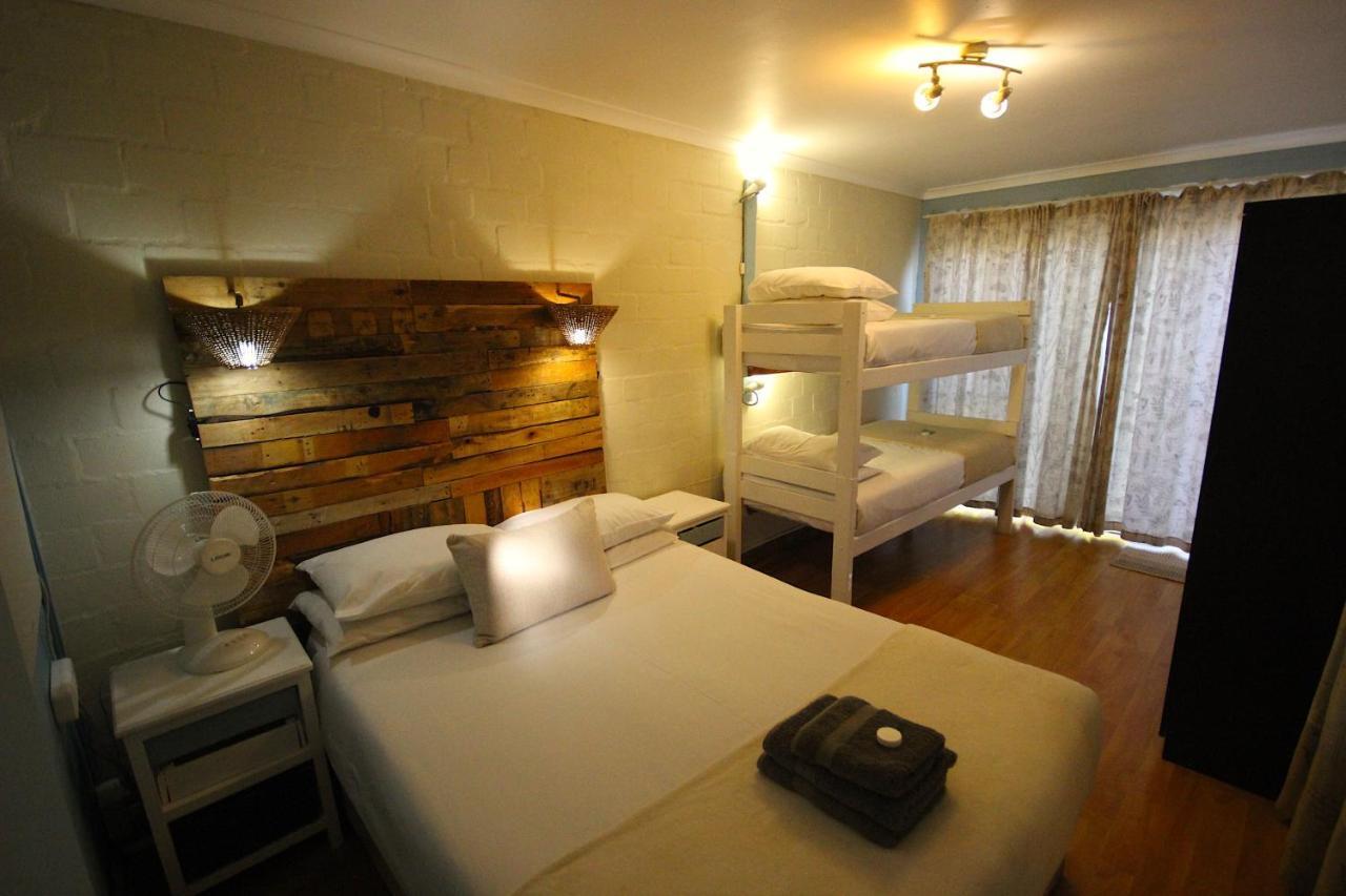 Saltycrax Backpackers And Surf Hostel By Curiocity Bloubergstrand Luaran gambar
