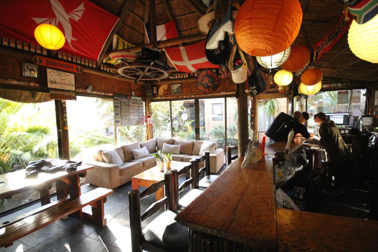 Saltycrax Backpackers And Surf Hostel By Curiocity Bloubergstrand Luaran gambar