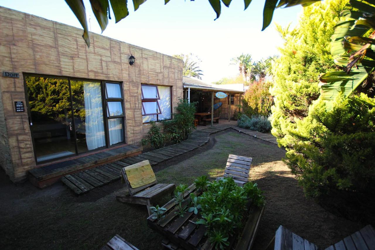 Saltycrax Backpackers And Surf Hostel By Curiocity Bloubergstrand Luaran gambar