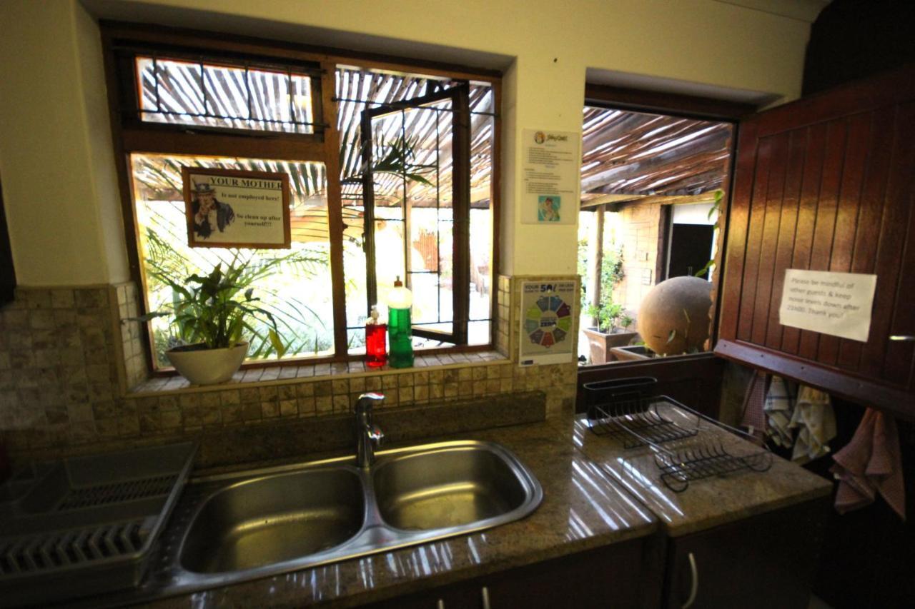 Saltycrax Backpackers And Surf Hostel By Curiocity Bloubergstrand Luaran gambar