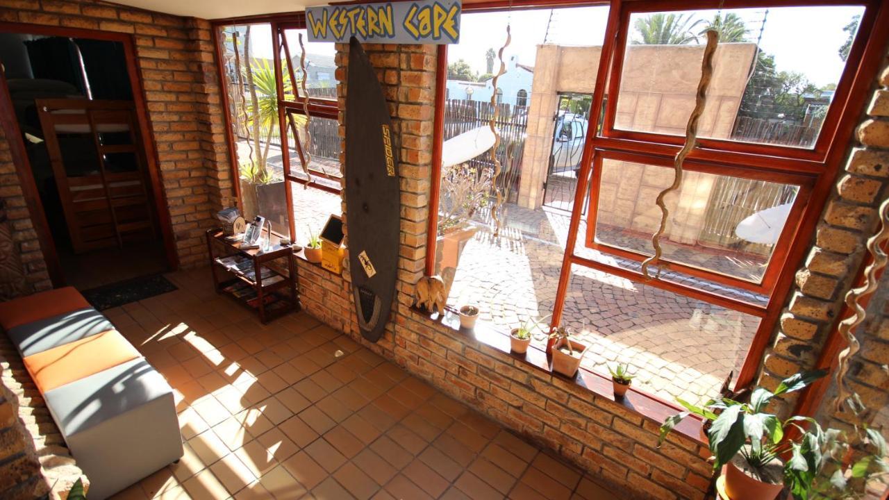 Saltycrax Backpackers And Surf Hostel By Curiocity Bloubergstrand Luaran gambar